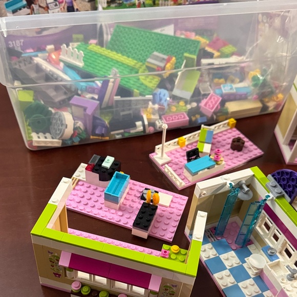 LEGO FRIENDS Assorted Buildings & Characters - Picture 11 of 16